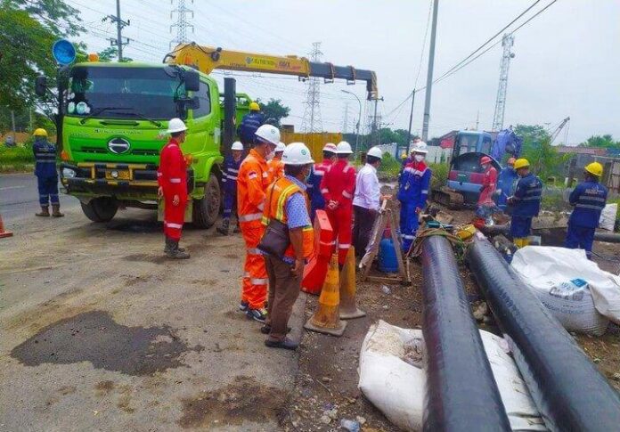 Pemasangan pipa distribusi gas PGN